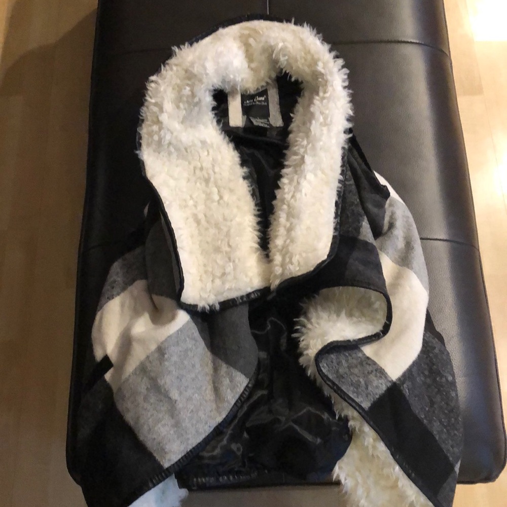 Vest - Picture 5 of 5